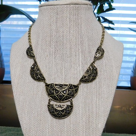 Avon Jewelry - necklace